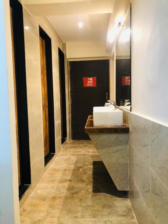Social Hubz Hostel Bombaj Zewnętrze zdjęcie